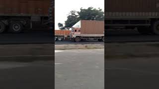 Truck overtake beautiful 😈😈ytubeshortvideoviralvideosubscribe [upl. by Schulman816]