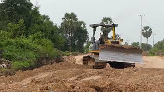 Dozer operator is good Push the red soil before pouring the battery [upl. by Corey649]