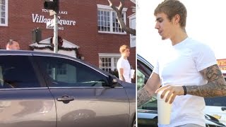 Justin Bieber Causes Chaos Stopping Traffic To Confront Paparazzi [upl. by Inigo]