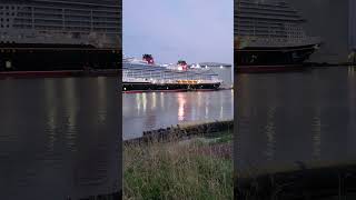 Disney Treasure bei Nacht papenburg Disney cruiseship Deutschland Disney Cruise line [upl. by Htiffirg]