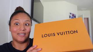 Unboxing Louis Vuitton Clemence Wallet [upl. by Puglia]