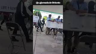 Hombres armados roban boletas electorales en casilla del municipio de Tlapanala [upl. by Nade]