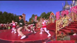 Mariah Carey  Oh Santa Live on Disney World Christmas Parade [upl. by Muller214]