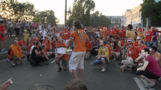 Oranjefans spelen het Oekraïens volkslied in de Oranjemars voor NederlandDuitsland EK 2012 [upl. by Gudrun]