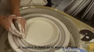 TOURNAGE DUNE ASSIETTE  en porcelaine [upl. by Enyehc726]