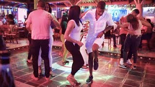 Bailando Bachata a Romeo Santos quotLa Diablaquot [upl. by Gnilrac]