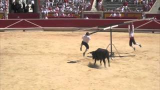 Bull acrobatics Recortes Pamplona 2009 [upl. by Tavy]