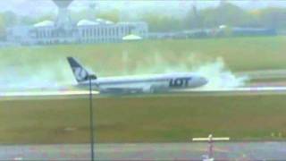 Boeing 767 Emergency Landing Warsaw 2011 [upl. by Lleder]