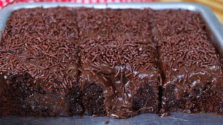 BOLO DE CHOCOLATE RÁPIDO E FÁCIL  Massa FOFA e MOLHADINHA [upl. by Bondy]