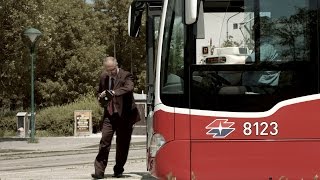 Achtung Nicht vor dem Bus die Straße überqueren [upl. by Card]