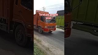 Truk Gagal Nyalipshorts short truk bus mobil tanjakkankuburancina [upl. by Gunnar]