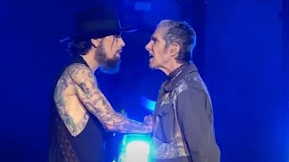 Jane’s Addiction Onstage Fight in Boston  Perry Farrell amp Dave Navarro Clash [upl. by Sinegra]