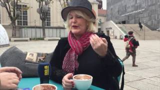 Wolfgang Walluch Beim Punschstand mit Barbara Balldini [upl. by Nairahcaz]