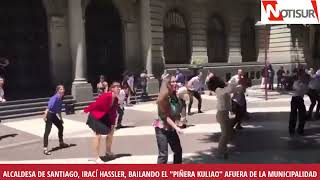 Alcaldesa Comunista de Santiago Irací Hassler bailando quotPiñera Kuliaoquot en el Paseo Ahumada [upl. by Anirrehs]