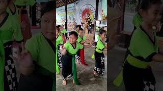 Gerakan Gemoi Penari Bali dance viral dancecraze penari [upl. by Magan350]