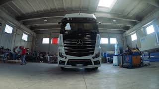 Acitoinox  Sosta con Acitoinox timelapse montaggio Mercedes Nuovo Actros 5 Edition1 [upl. by Aihseit909]