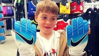 ️⚽ JOSS GETS NEW KIDS SIZE GOALKEEPER GLOVES 👐 [upl. by Adamis]