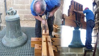 MONTAJE Y BANDEO tradicional de las CAMPANAS en el campanario  Oficios Perdidos  Documental [upl. by Allistir]