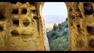 Trekking Archeologico in Sicilia La Necropoli di Realmese Calascibetta Enna [upl. by Yrahca]