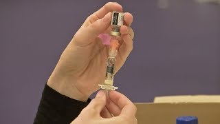 Vaccinatie tegen meningokokken van start in Enschede [upl. by Tenaej]