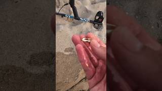 PRIMO ANELLO IN ORO IN SPIAGGIA  metaldetecting metaldetector anello goldring gold ring [upl. by Atima]