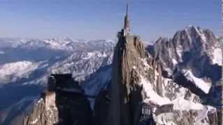 Le quotPas dans le videquot à lAiguille du Midi [upl. by Ynamreg]