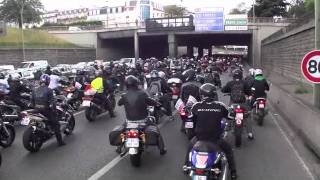 Manifestation des motards à Paris le 18 juin 2011  Ils étaient 15 000 [upl. by Soule756]