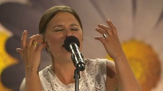 Mia Skäringer – Du kan gå din egen väg  Lotta på Liseberg TV4 [upl. by Eilatan]