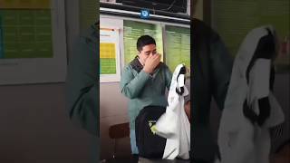 Alumnos regalan a profesor camiseta de ColoColo autografiada [upl. by Seward]