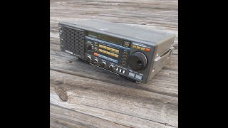 Kenwood R2000 Communications Receiver [upl. by Darnell]