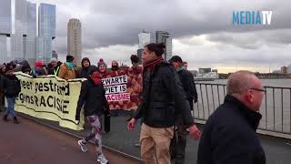 Demonstranten tegen Zwarte Piet blokkeren Erasmusbrug Rotterdam [upl. by Imik]