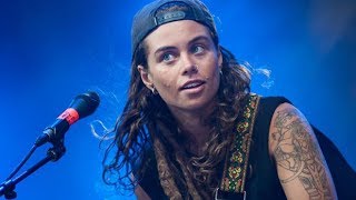 Tash Sultana performing Jungle [upl. by Naejamron550]