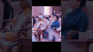 Sénégal et Chine Les deux premières Dame Marie Khone Faye et Peng Liyuan  Sommet Chine Afrique [upl. by Shreeves]