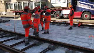 Angers La pose de l’aiguillage du terminus du tramway à Monplaisir a démarré [upl. by Goldy890]