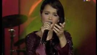 Siti Nurhaliza  Hapuslah Airmatamu live at ABPBH2003 [upl. by Neitsirk]