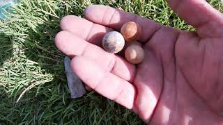 CANICAS DE BARRO Y BOTELLAS ANTIGUAS EN EL ARROLLO  CLAY MARBLES AND OL BOTLLES IN THE CREEK [upl. by Hamlet]