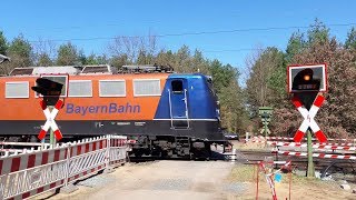 Seltener 2 ZÜGE Bahnübergang und Altbau E Lok Henkelzug mit Geduldsprobe  Alex E [upl. by Scevour]