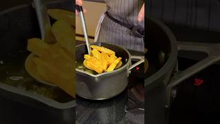 Frites maison express 🍟 food chef recette cuisine astuce tutorial cheflife frites [upl. by Nashbar347]