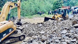 Derrumbe en Sud Yungas afecta el tránsito de viajeros en el tramo Puente Villa [upl. by Llerraf]