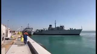 Dos buques de guerra de la Royal Navy colisionaron cuando intentaban atracar en el puerto [upl. by Esten]