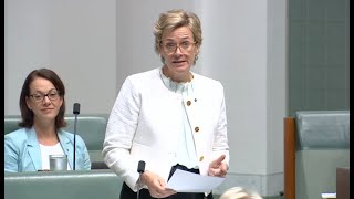 Zali Steggall MP asks the PM to commit to a 75 emissions reduction target before the next election [upl. by Essa]