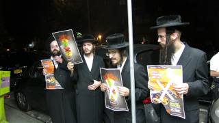 Protest in Williamsburg by Sikrikim Extremists at Kosher Restaurant Grand Opening [upl. by Ysle]