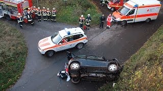 Bad Arolsen Auto stürzt bei Helsen Abhang neben B 252 hinunter [upl. by Starr]