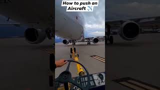 Repoussage dun avion sur le taxiway ✈️✈️ vikings aviation pushback rampage [upl. by Agemo704]