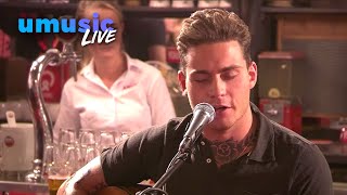 Douwe Bob – Bloed Zweet En Tranen  Live bij Qmusic 2017 [upl. by Lamhaj645]