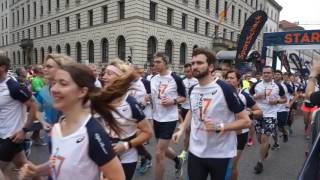 39 SportScheck Stadtlauf München 2017 Start Halbmarathon 2 Gruppe [upl. by Vaios]