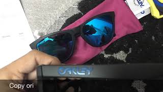 Different between original Oakley Frogskins and Copy Original Frogskins [upl. by Letta]