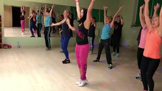 Zumba® Fitness quotАЙЯЯЙ ДЕВЧОНКАquot Руки Вверх  WARM UP Зумба с Леной Прудниковой [upl. by Nora]