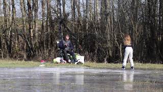 Des vacances à l’étranger en patinant dans un champ [upl. by Ilek575]