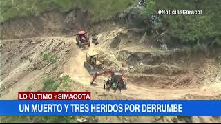 Un muerto y tres heridos por derrumbe en vía rural del municipio santandereano de Simacota [upl. by Onaimad503]